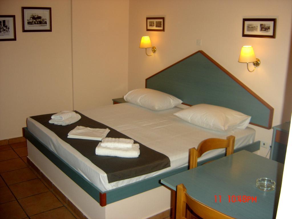 Filoxenia Apartments & Studios Θεολόγος Δωμάτιο φωτογραφία